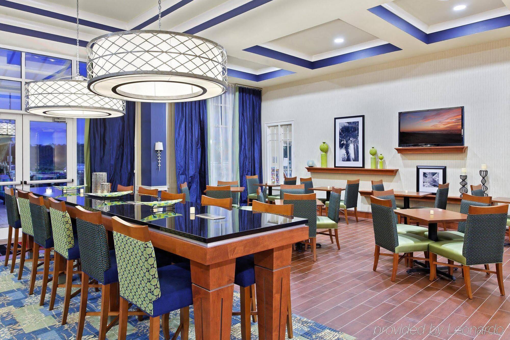 Hampton Inn & Suites Orlando Airport At Gateway Village Exterior photo